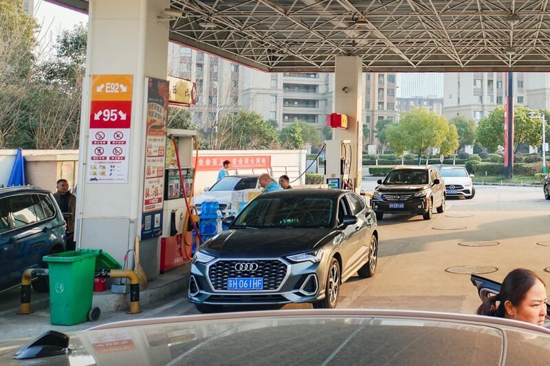 Росіянам пропонують заправляти авто в Китаї – соцмережі