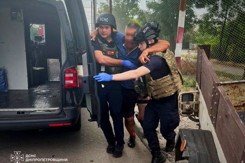 Росіяни вдарили по рятувальниках на Дніпропетровщині, троє постраждалих
