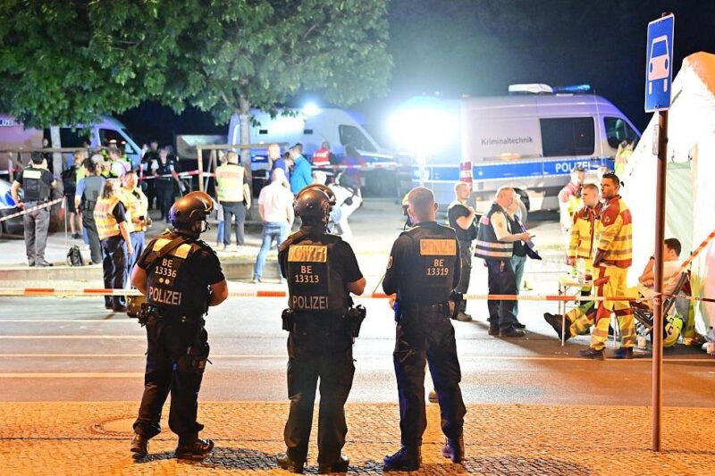 У Берліні авто в’їхало в натовп під час ЛГБТ-параду: є жертва