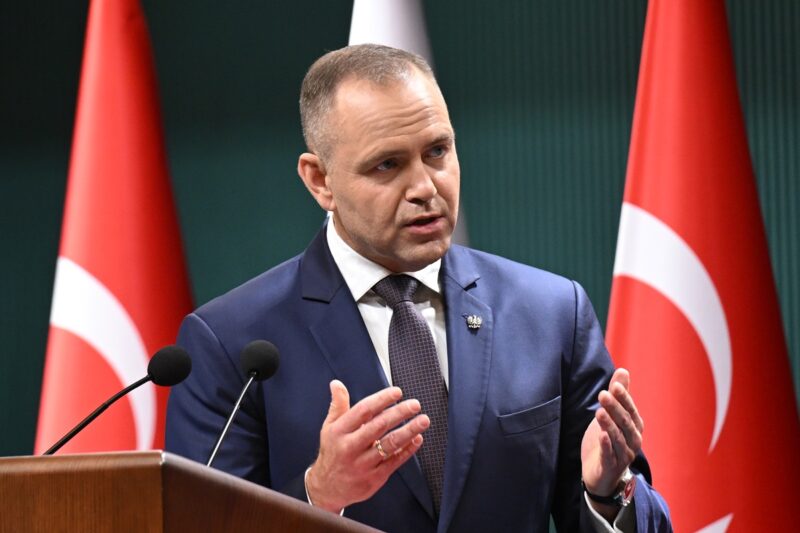 У Навроцького проти публікації даних про військову допомогу Києву