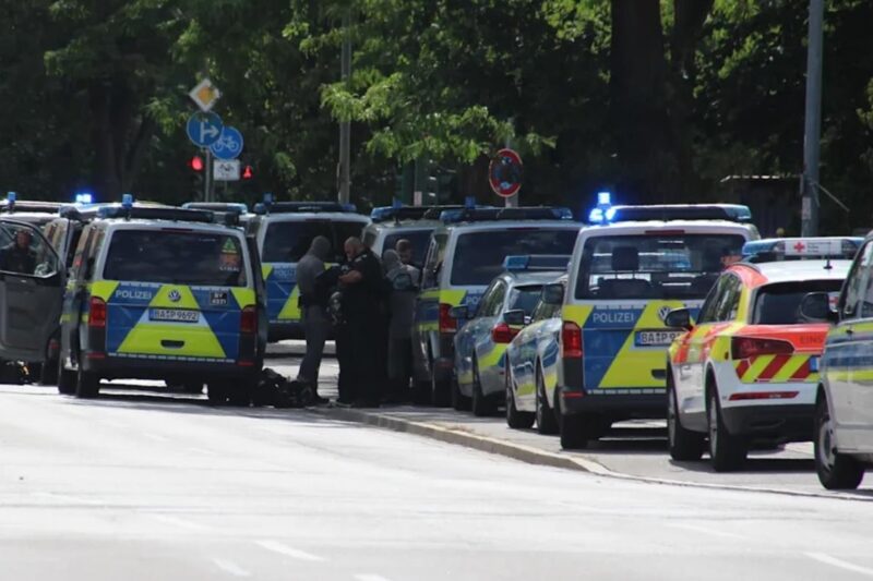 У Німеччині озброєний чоловік захопив заручників у банку
