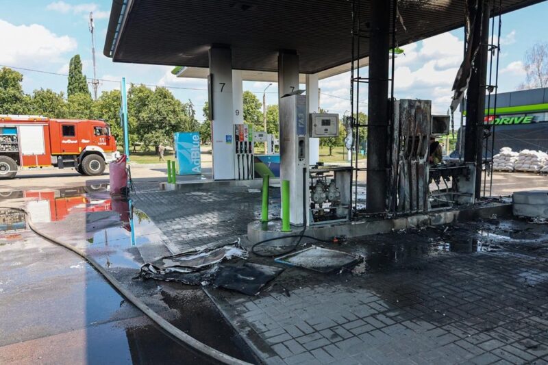 Удари РФ: на трасі від Харкова до Полтави немає жодної вцілілої АЗС