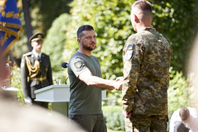 Зеленський вручив держнагороди, 172 – посмертно