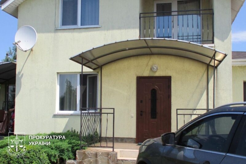 Дім за 3,8 млн і хабар від арештанта: справа посадовця Київського СІЗО