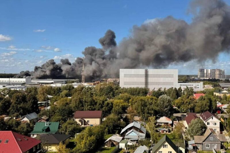 Друга пожежа за добу: під Москвою палає склад
