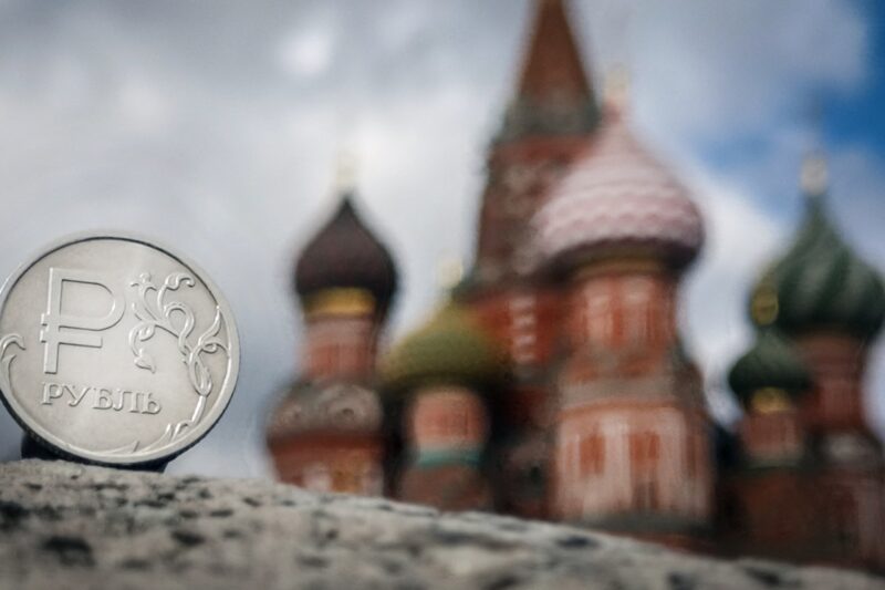 Нафта дала Путіну час: економіка РФ витримає ще рік війни