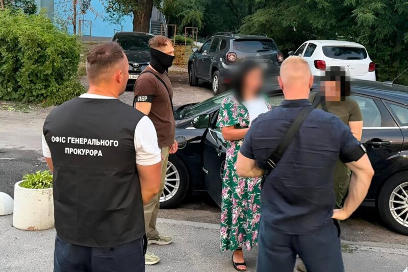 Офіцерка Генштабу ЗСУ отримала підозру в одержанні 14 тисяч доларів