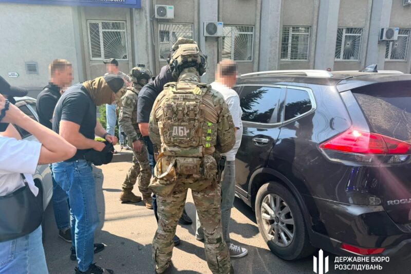 Податківців Сумщини викрили на хабарі