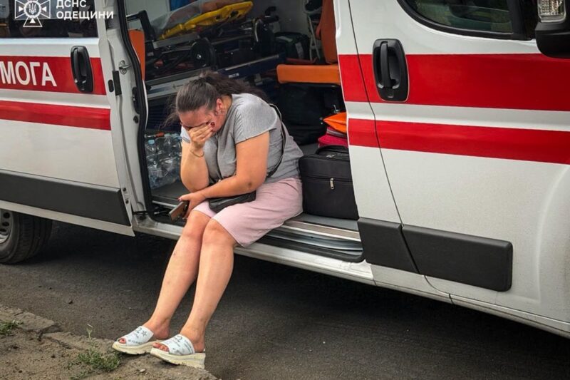 Росіяни дронами атакували два автобуси у Херсоні: є поранені