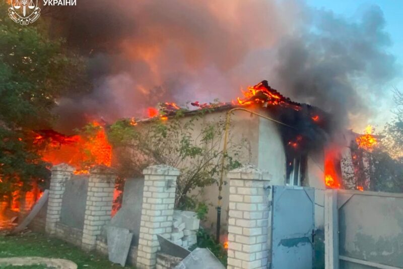 Росіяни вдарили по селу на Харківщині, п’ятеро постраждалих