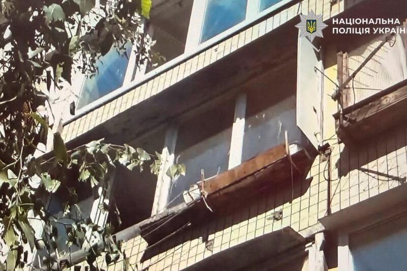 У Києві жінка викинула собаку з четвертого поверху