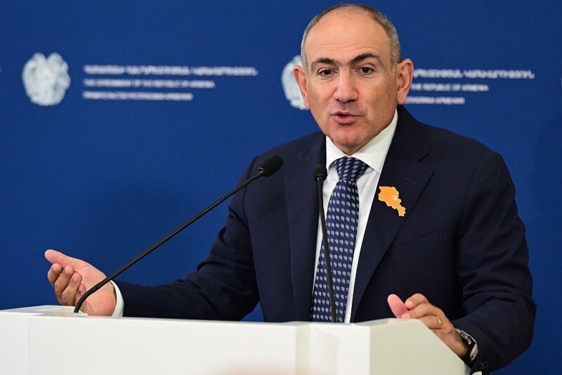 Уряд Вірменії на чолі з Пашиняном подав у відставку